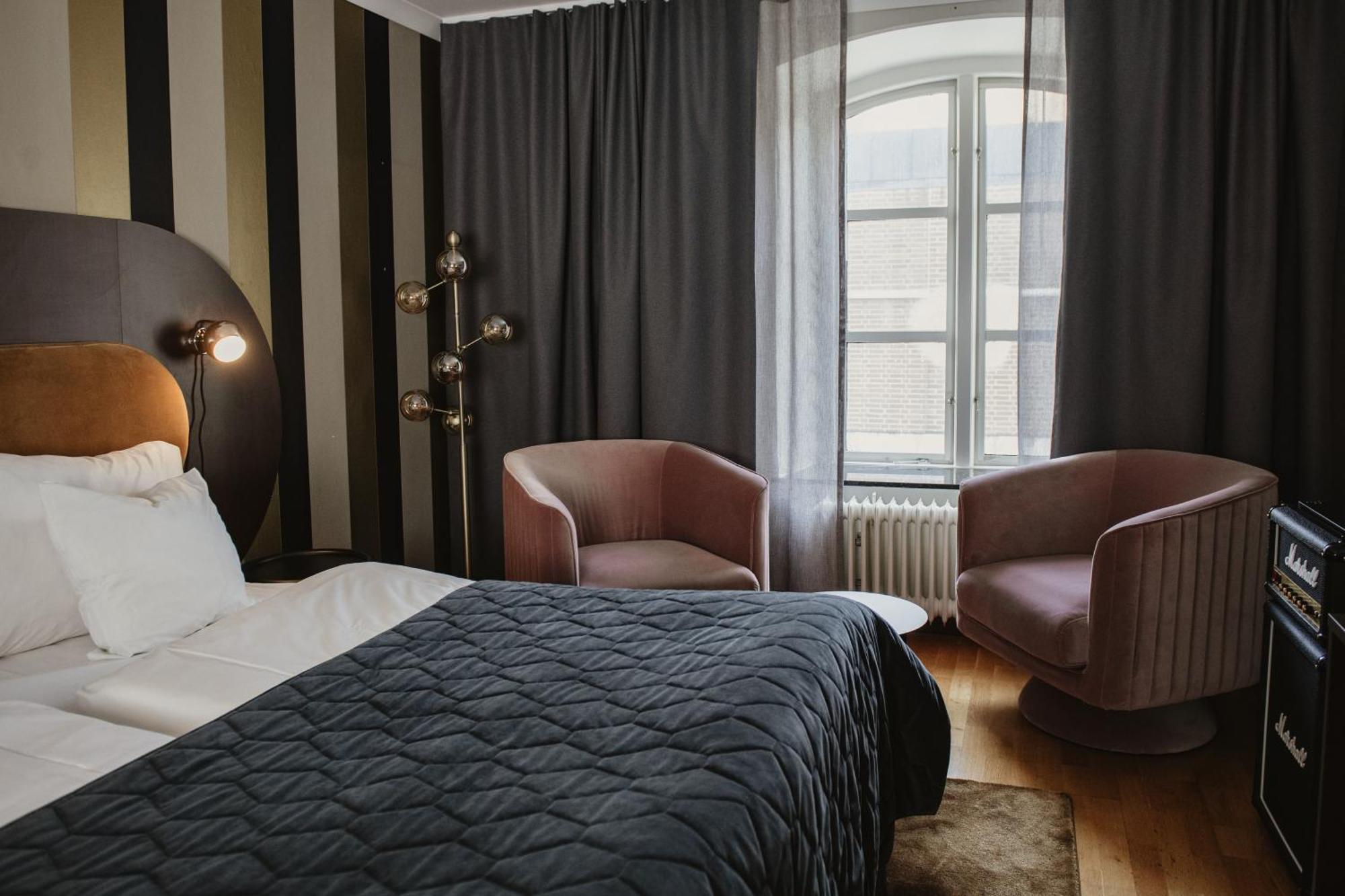 Clarion 4*